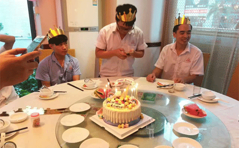 通發(fā)激光九月生日會(huì )