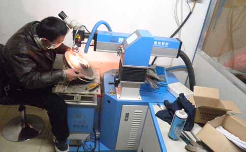 TFL-180III模具激光焊機修復機械配件現場(chǎng)
